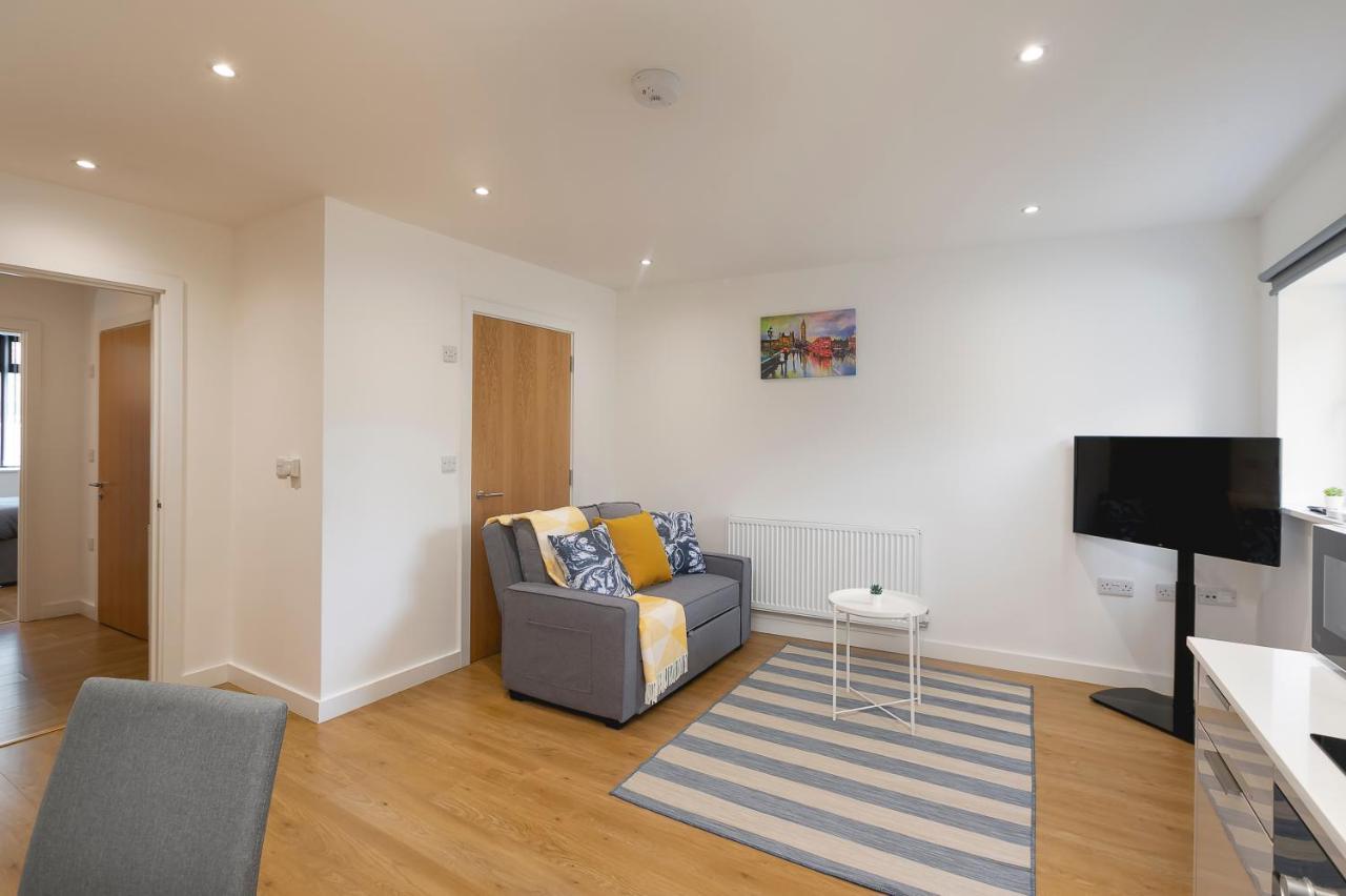 Skyvillion - Beautiful One Bedroom Near Heathrow Airport * Londres
